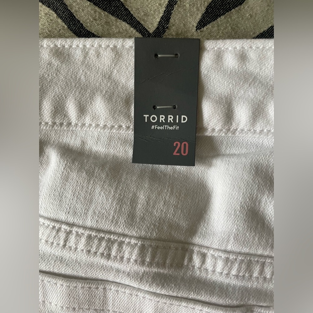 Torrid NEW white destructive shorts size 20 - Picture 6 of 10